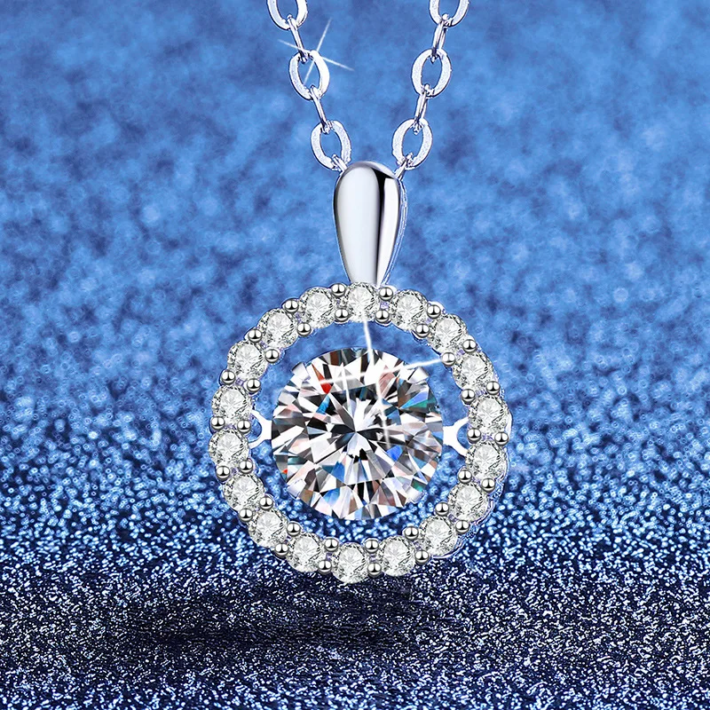 

1 Carat D-color Moissanite Platinum PT950 18K Gold Necklace, Women's Lively and Pulsating Heart, Moissanite Light Luxury Pendant