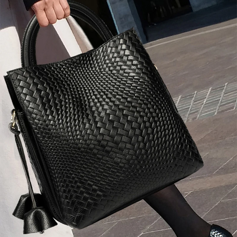 Fashionable and luxurious woven pattern casual versatile black woven pattern daily commuting cowhide women's handbag