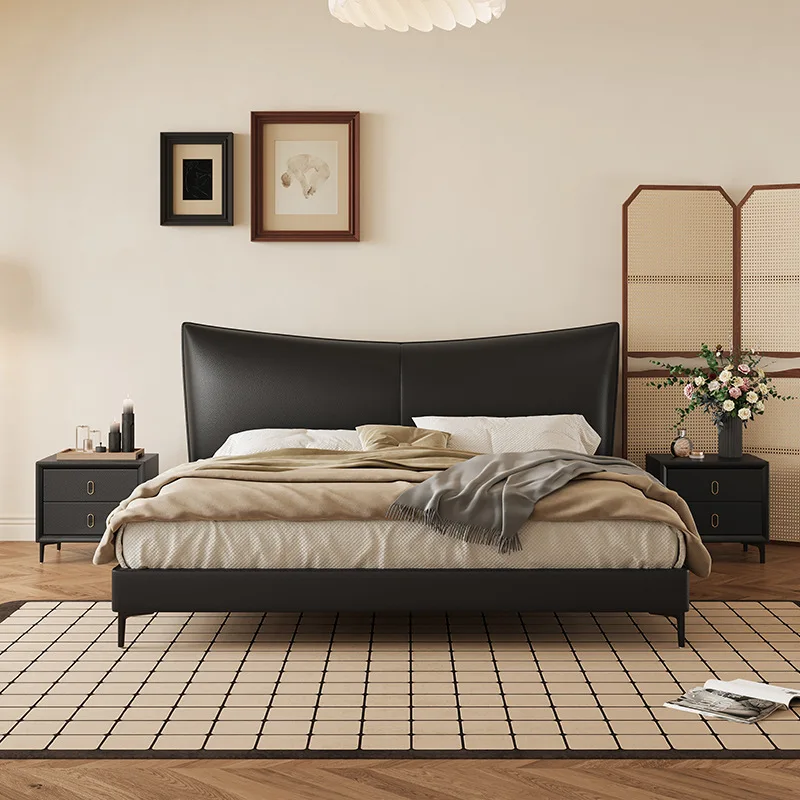 Luxuriöses Doppelbett im minimalistischen, modernen Design mit Rindsleder-Kühlung für das Hauptschlafzimmer – Einfache Atmosphäre, High-End-Bettkopfstütze