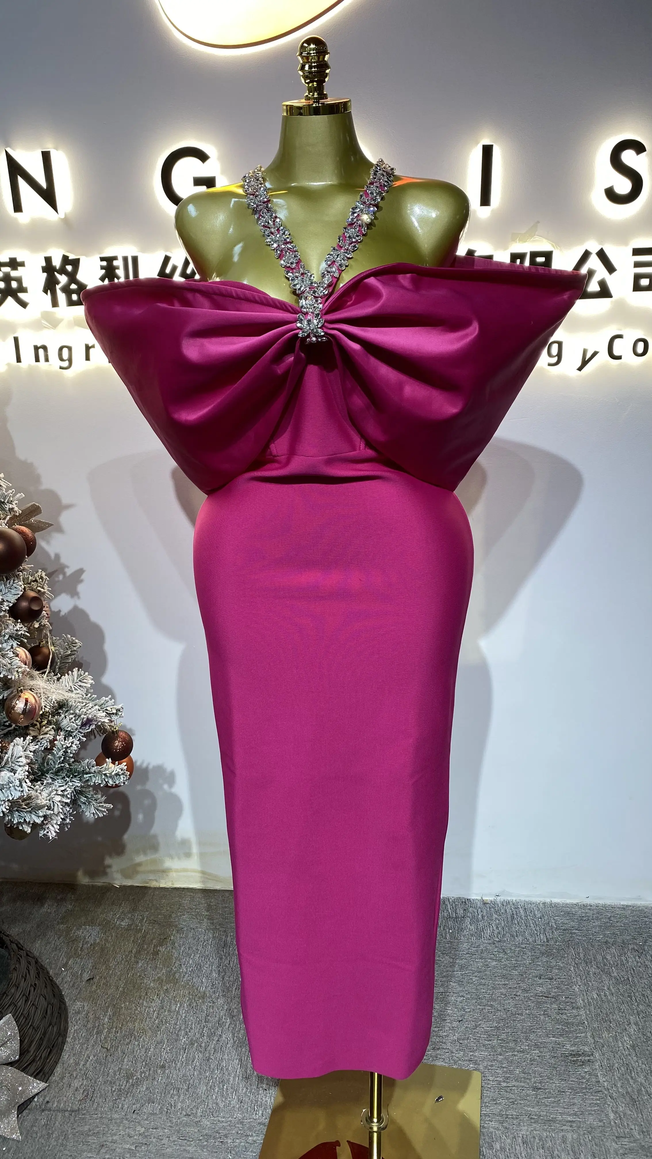 

Women's party slim-fit backless dress with rhinestone off-shoulder elegant bandage evening gown-GZXX377