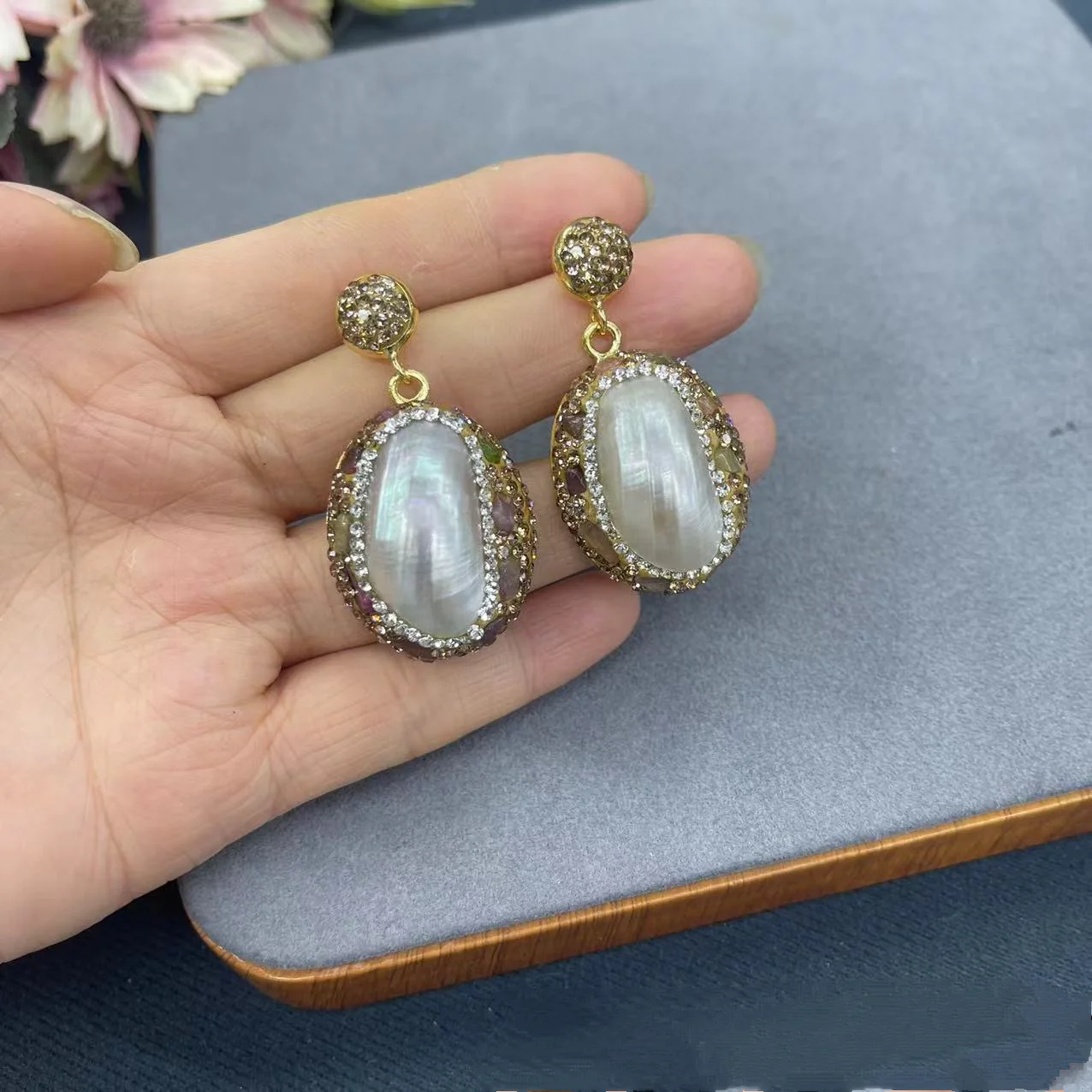 

Комплект ювелирных изделий из натурального жемчуга-ракушки для женщин, турмалин, инкрустированный драгоценным камнем, кулон, ожерелье, серьги, браслет, кольцо, модное заявление