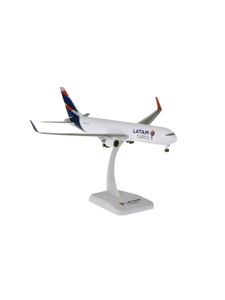 لعبة نموذج طائرة متماثلة للتجميع ، طائرات ABS بلاستيكية ، شركات طيران شحن LATAM B767 ، 1: Scale ، من من من البلاستيك ، من نوع LATAM CARGO