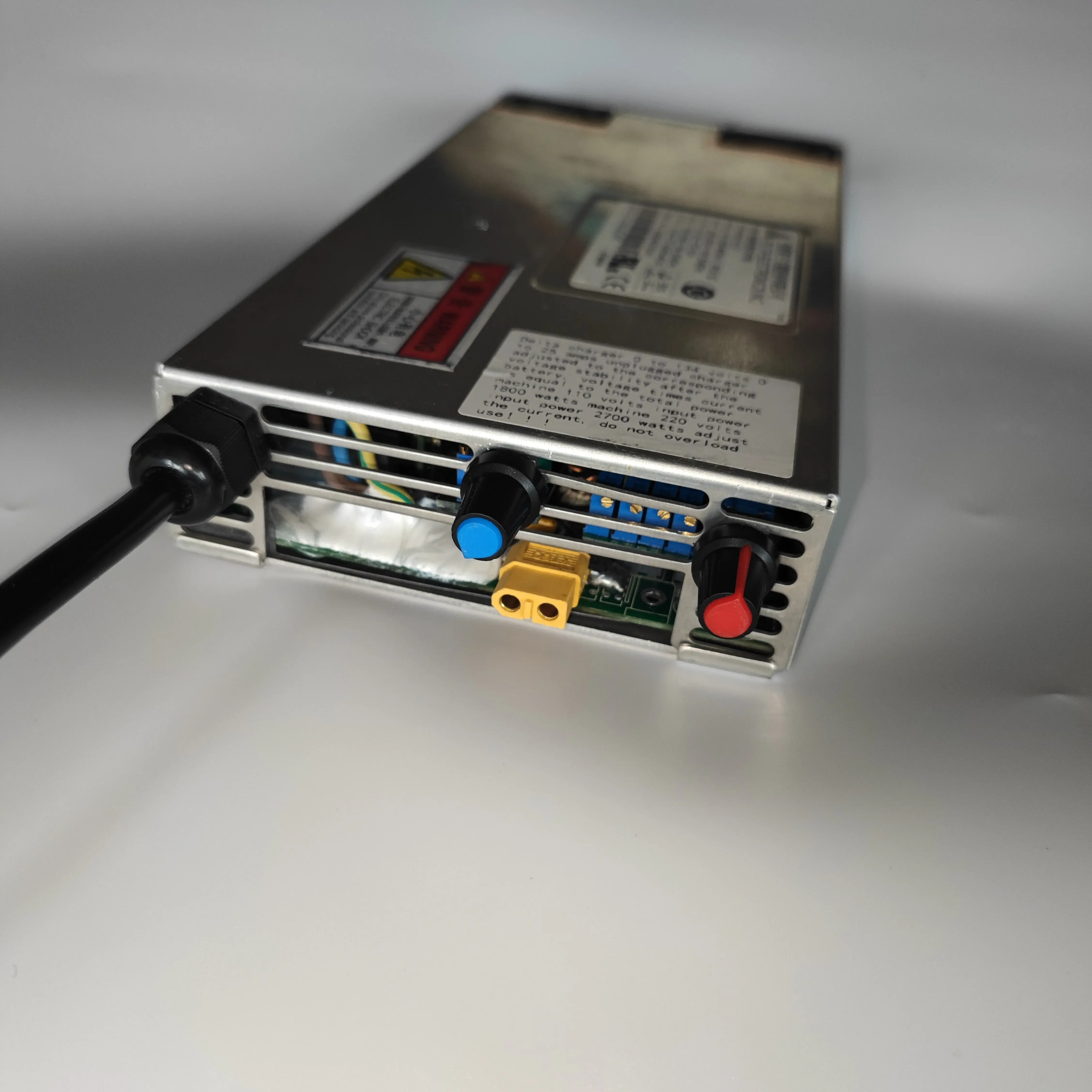 SUSUTOO V4 Caricabatterie 4 Tensione Preimpostata Interruttore Rapido Veloce 90v 120v 0- 20A 15A 140v 126v 134v Regolare LTO Alimentazione XT60