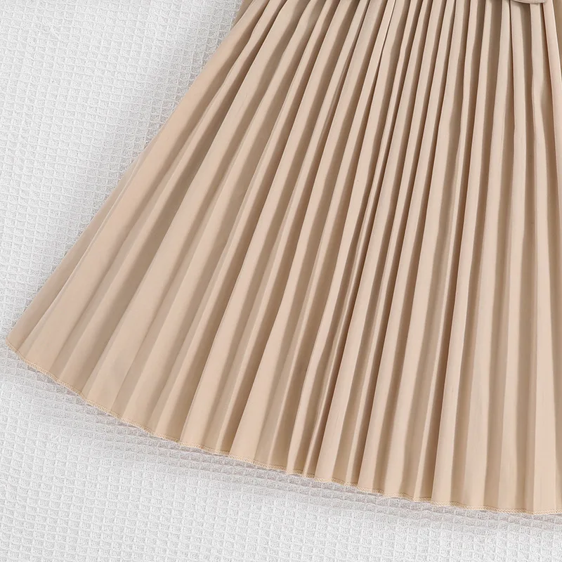 Süßes und elegantes Kleid mit Spitzenkragen und fließenden Ärmeln für Mädchen im Alter von 4 bis 13 Jahren, mit plissiertem Rock und Gürtel, ideal für den Sommer. – Detail 11