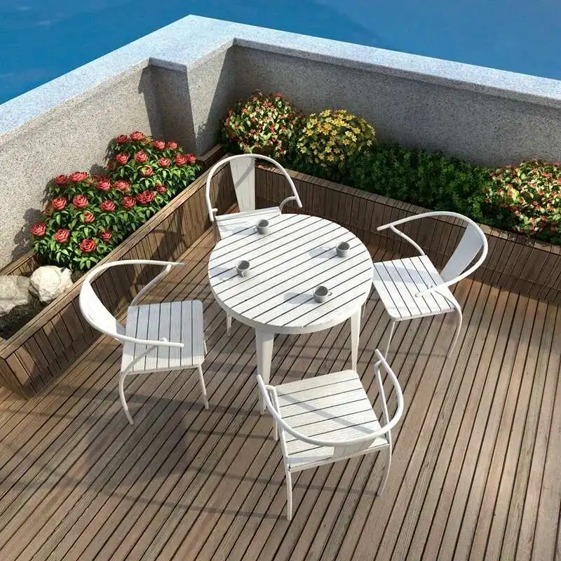 Рисунок 6 - Дизайнерские наборы садовой мебели на заднем дворе