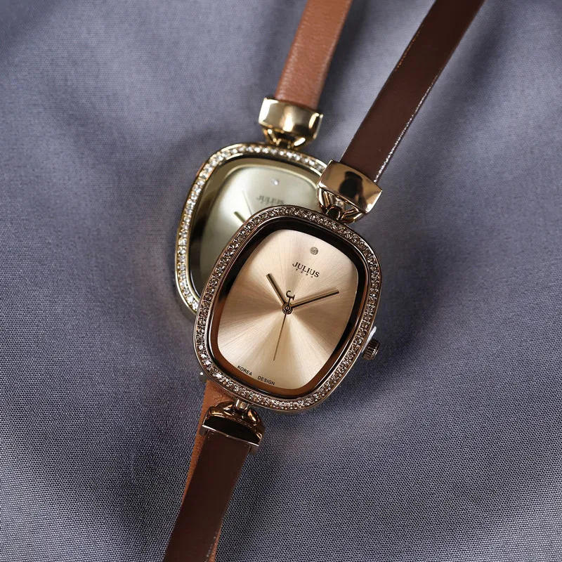 Elegant and simple retro style Korean fashion women's watch, leather strap watch, trendy women's watch, women's gift.