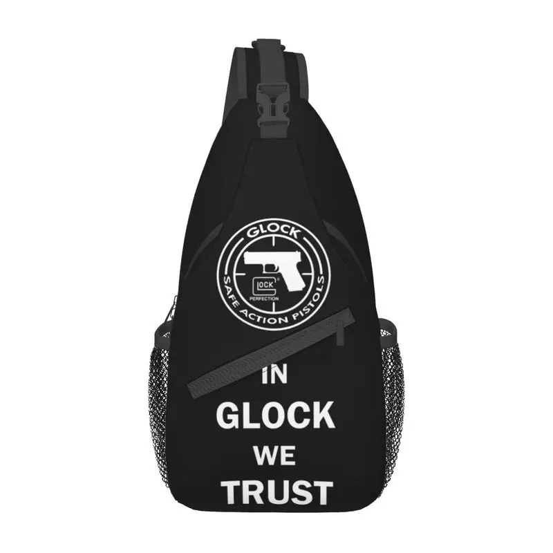 In Glock We Trust Sling Chest Bag, mochila de hombro cruzada personalizada para hombres, viaje, senderismo, Daypack