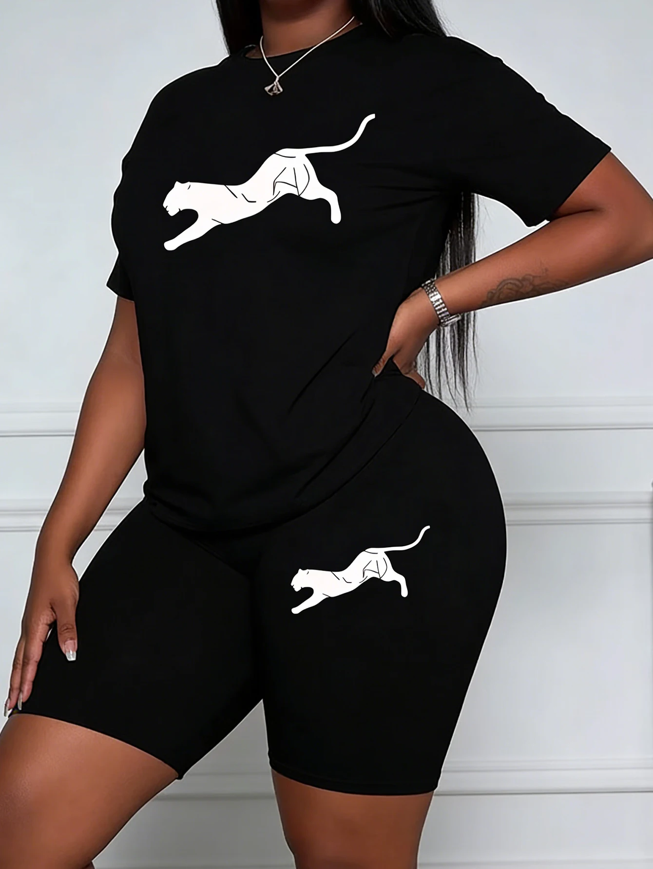 Damen Übergrößen Freizeit-Shorts-Set mit Laufendem Tiermuster-Design, Modisch und Bequem – Detail 4