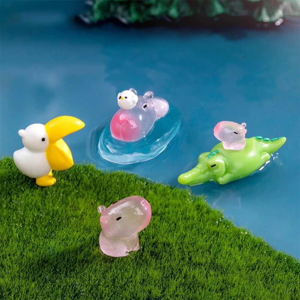 10pcs Cartoon Luminous Capybara Figurines Glow in The Dark DIY Simulation Capibara Model Cute Resin Crafts