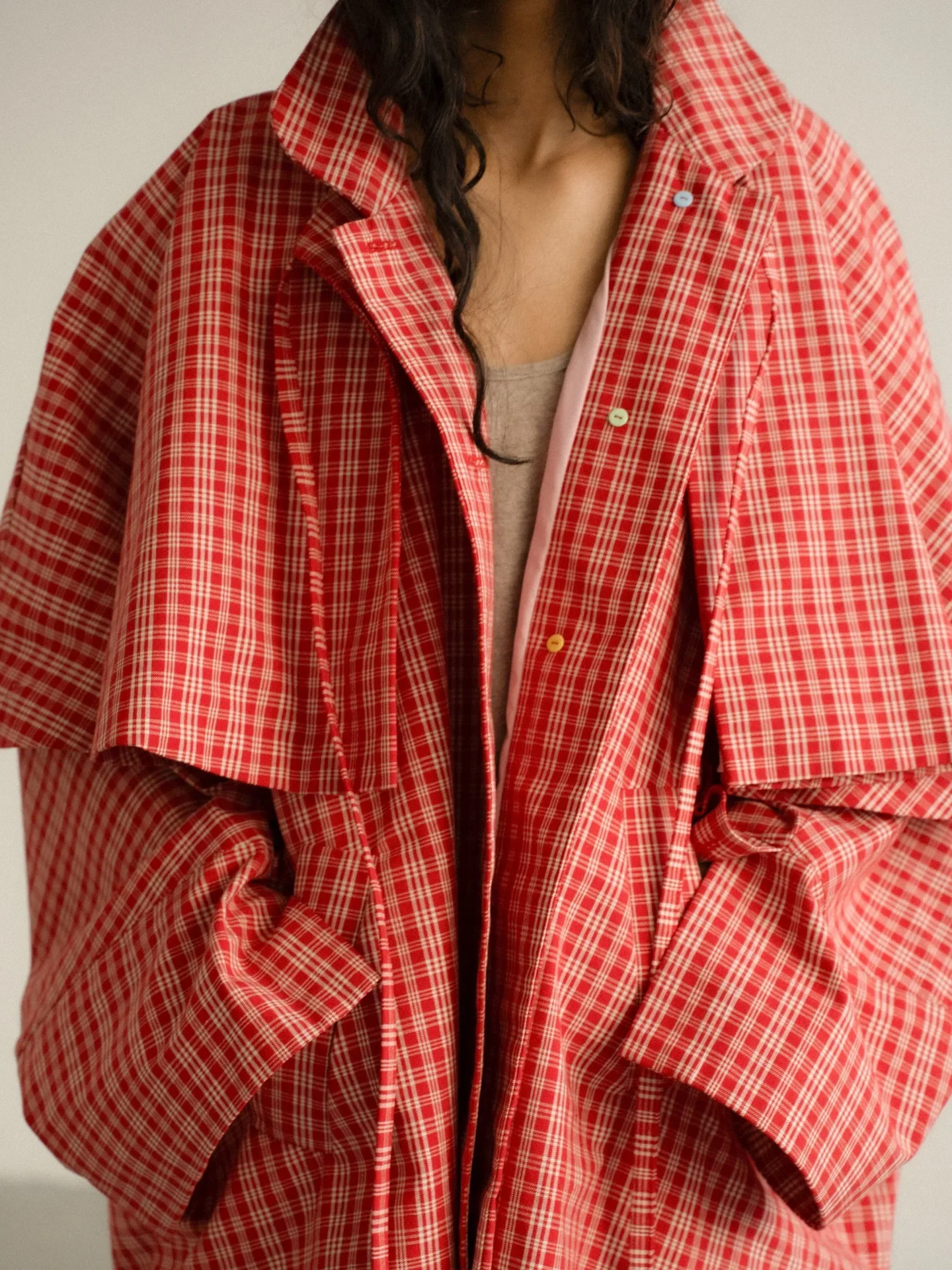 

Women Chic Checkered Stand Up Collar Cape Short Trench Coat Long Sleeved Single Breasted Windbreaker Spring Commuting Coat 2026