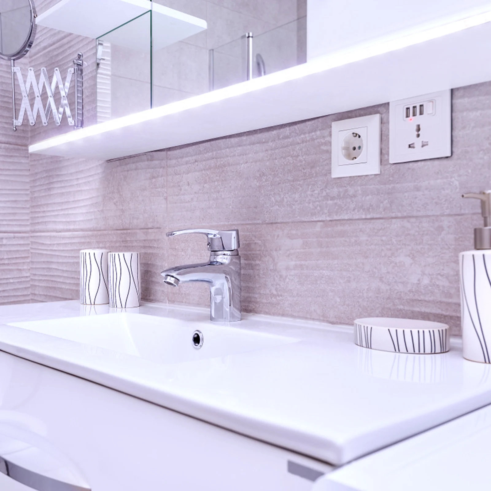 

1Pcs Smart Sensor Light Strip 1m 5V Waterproof LED Motion Sensor Closet Cabinet Wardrobe Night Light Bar Cordless Induction