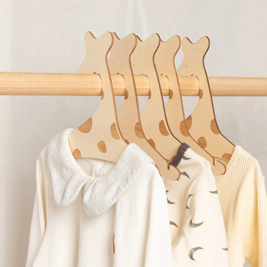 Baby Wooden Coat Hanger Wardrobe Organizer Cute Giraffe Swan Clothes Hanger Frame Baby Birthday Photographic Accessories Gifts