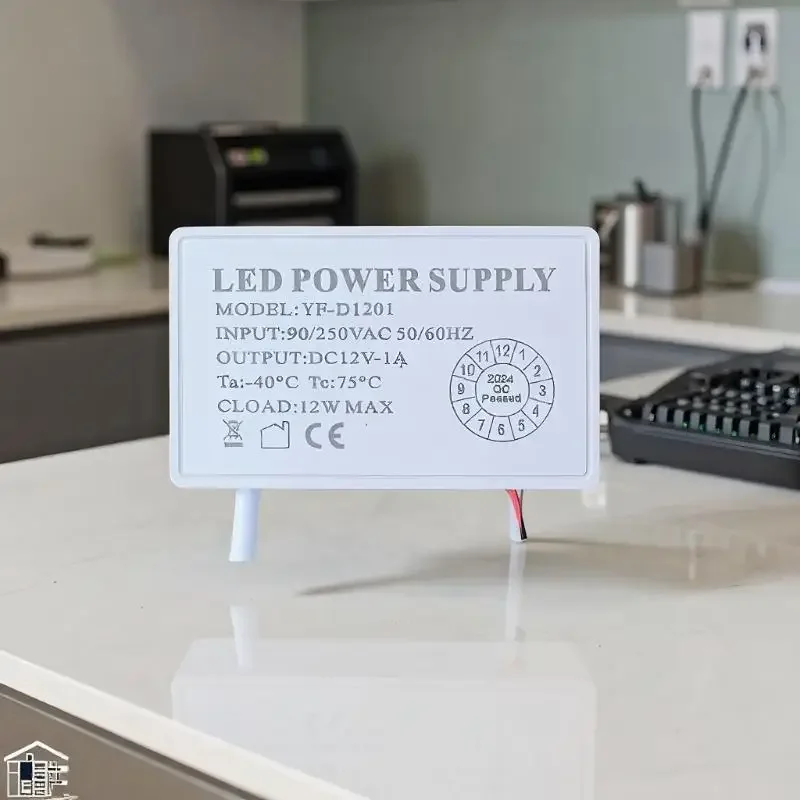 革新的な12V、1A LEDライトミラーヘッドライト、静電容量センサー搭載。バスルームのタッチセンサー式スイッチに最適。