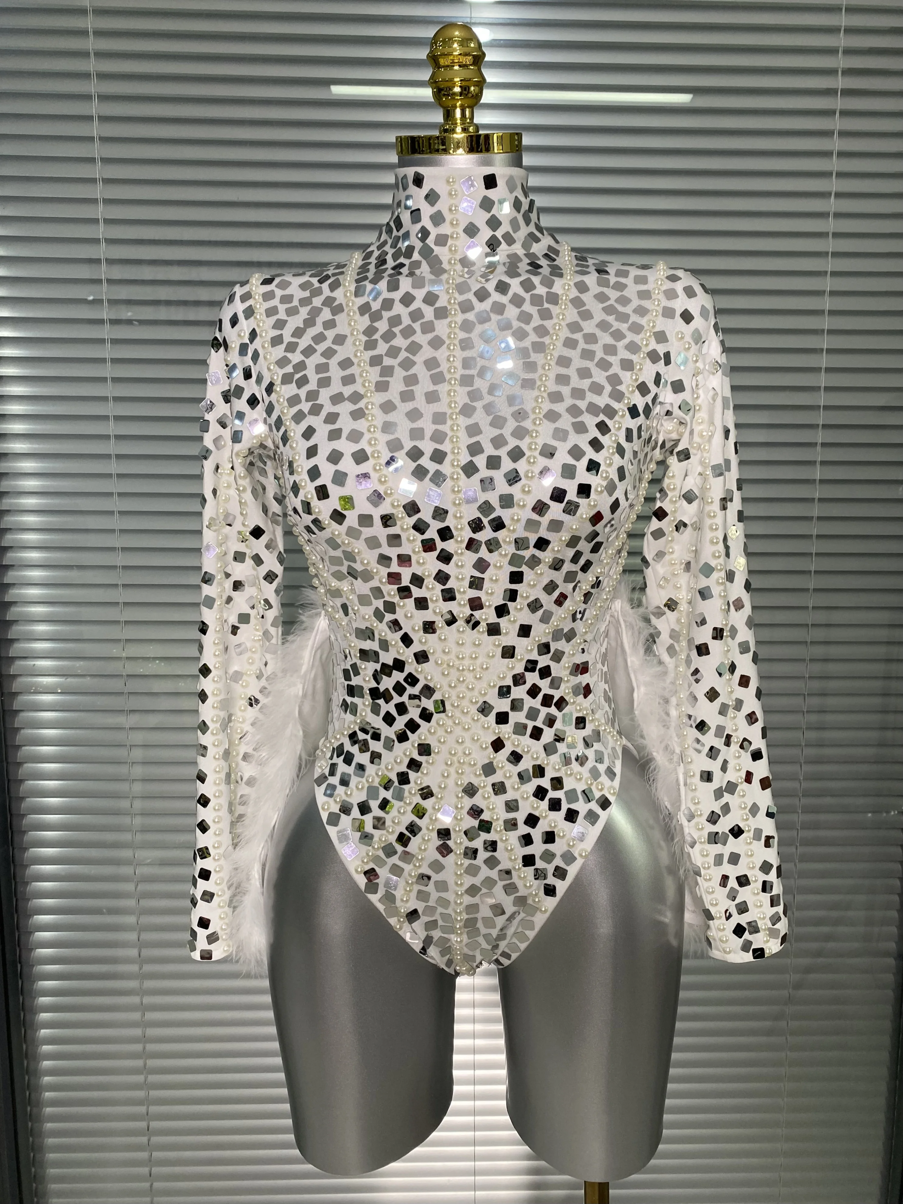 

INS New Women Sexy Mesh Pearl Sequins Sexy Night Club Bodysuit One Piece Designer Sparkly Dancer Singer Costume Party Bodysuit