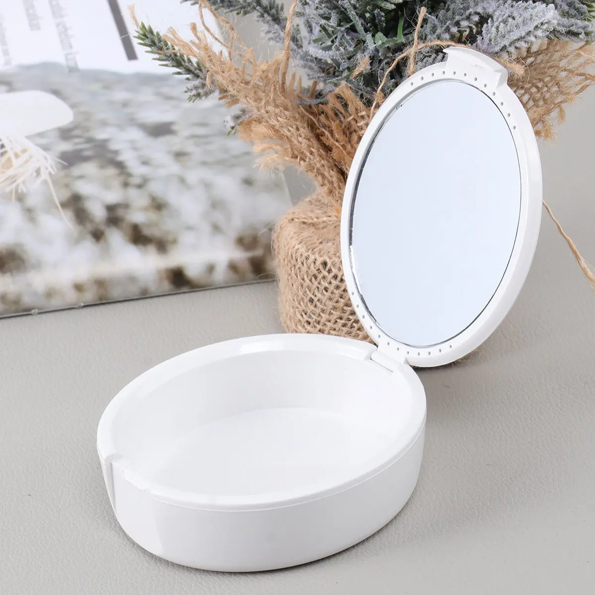 

Контейнер для хранения зубных протезов, 1 шт., прочный пластиковый футляр для капы с защелкой, коробка для зубных ретейнеров с системой вентиляции, белый