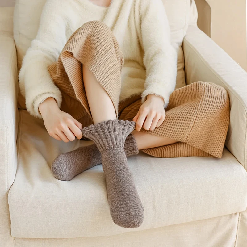 1/5 Paar Winter-Socken aus verdickter Wolle für Damen, atmungsaktiv, bequem, Plüsch, niedrige Röhre, Schneesocken, koreanische einfache warme Kaschmirsocken – Detail 4