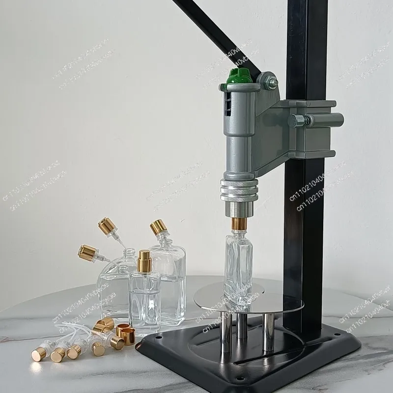 

Съемная настольная ручная укупорочная машина для флаконов духов, машина для запечатывания пластиковых байонетных переплетов, машина для прокатки средней крышки