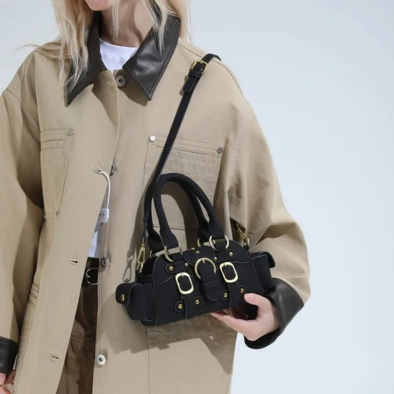 

Модная универсальная женская сумка в байкерском стиле, стильная сумка через плечо, идеально подходит для ежедневных поездок и уличного стиля.