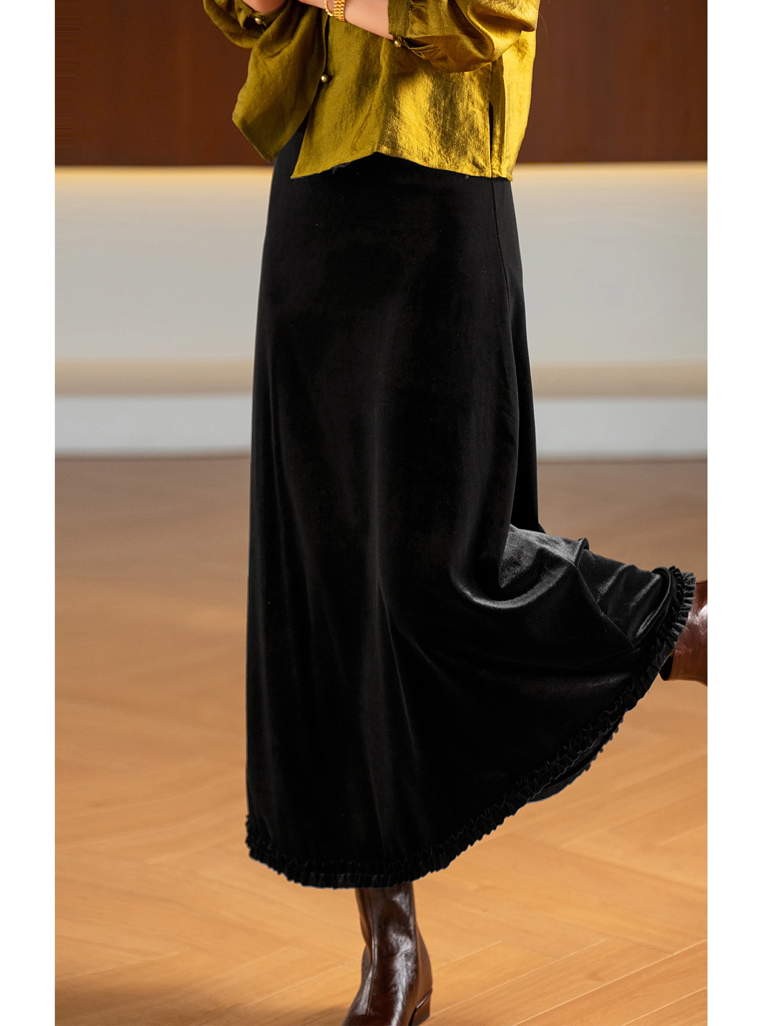 Elegant Velvet Halter Neck  Dress with Ruffle Skirt And Elastic Waist Standard Fit for Ladies Daily Wear