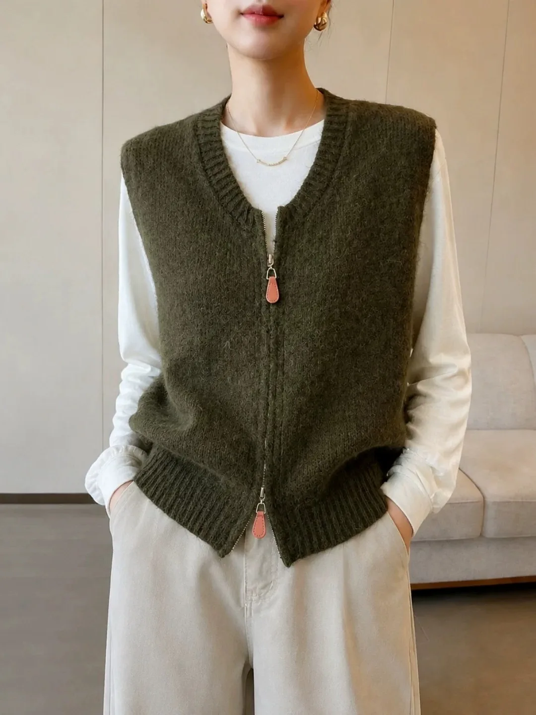 Fashionable Knitted Zipper Vest Women's Commute Style New Arrival Autumn Season Poem Art Lin Brand Straight Cut Regular Length