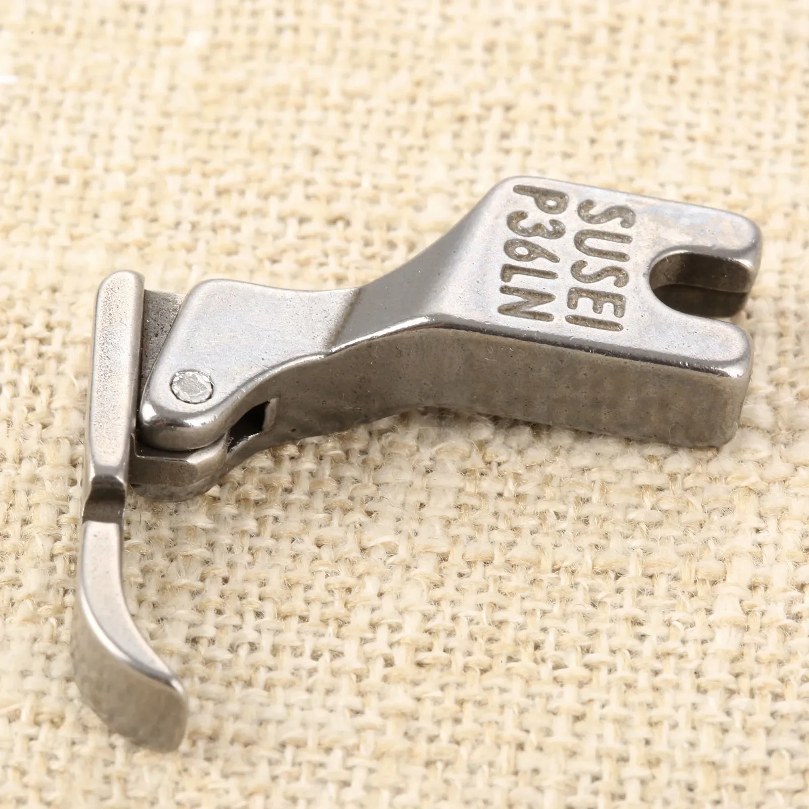 Pie de máquina de coser Industrial P36LN, agujero izquierdo de acero, buena calidad, herramienta de costura profesional DIY, 3,3 cm x 3,1 cm x 0,6 cm, 1 unidad