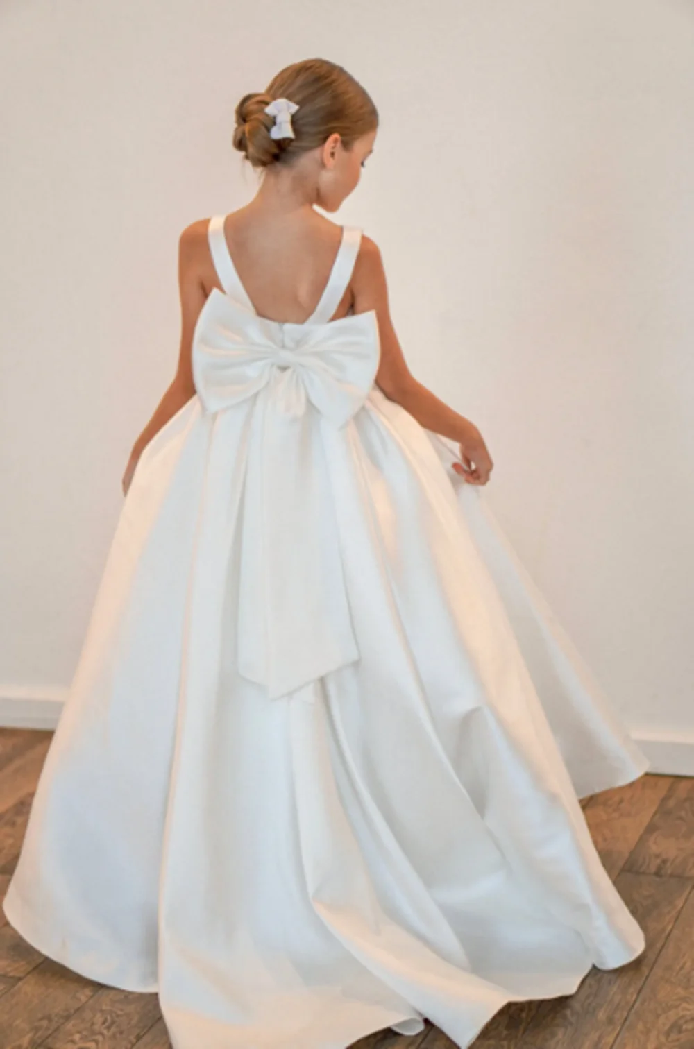 Elegant White Flower Girl Dress with Bow Satin Ball Gown for Kids Wedding Birthday First Communion Party 2025
