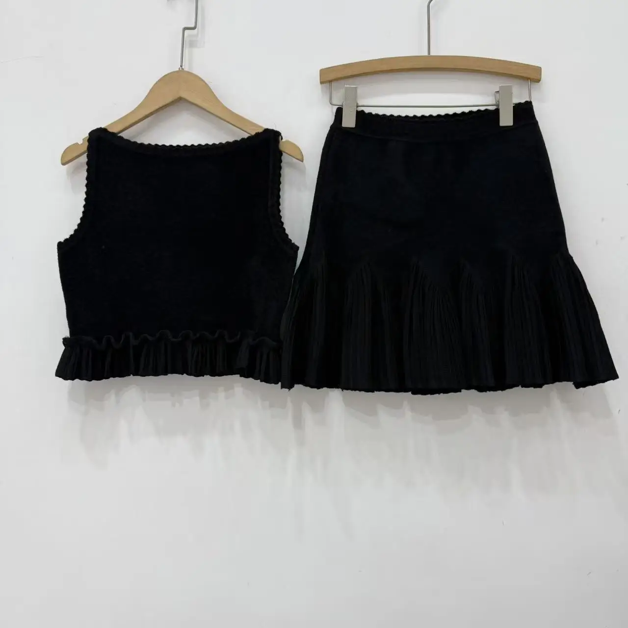 

Women Black Suede Set Sleeveless Ruffles Black Sweater Vest + Pleated A-line Mini Skirt for Female ﻿