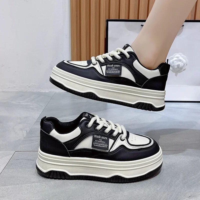 New Black and White Panda Shoes All The Trend of Small White Shoes To Increase Fashion Casual Light Sports Shoeswomen Shoes 2024