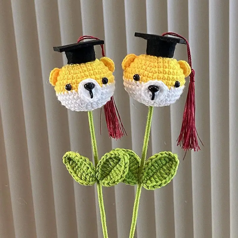 Bouquet de chapeaux de docteur tricotés pour la remise des diplômes, fleur en peluche Shiba Inu, pour garçons et filles, cadeau d'appréciation pour les enseignants, décoration pour la maison, 1 pièce