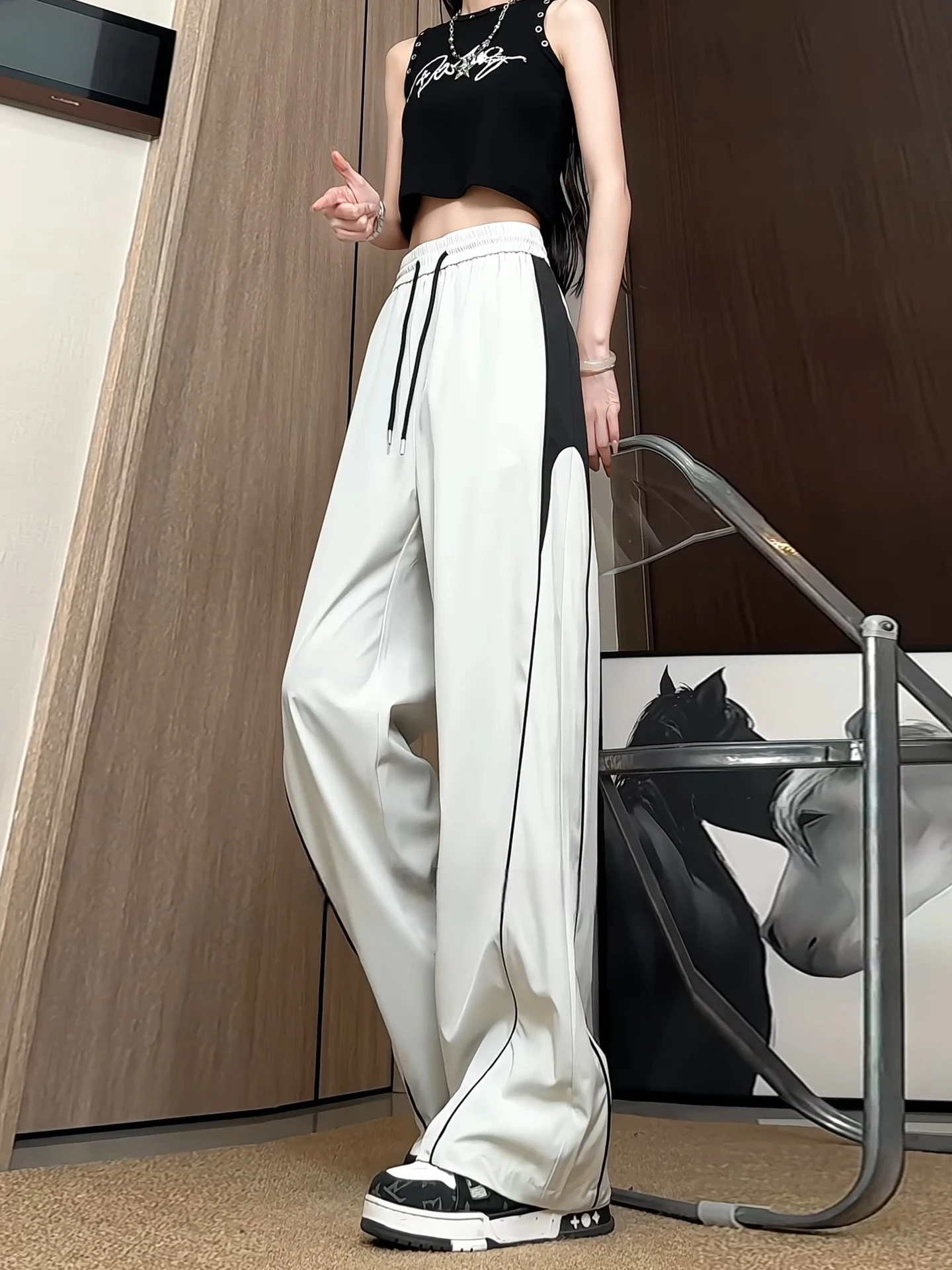 

Легкие американские спортивные повседневные брюки Qui Dry, женские летние тонкие новые широкие брюки с эластичной резинкой на талии, цветные полосатые брюки