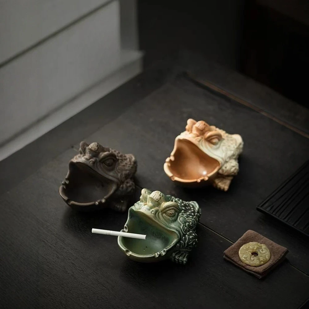 

Креативная керамическая пепельница с золотой жабой в стиле ретро, абстрактная пепельница с изображением животных, пепельница с золотой жабой для гостиной, большая емкость для хранения