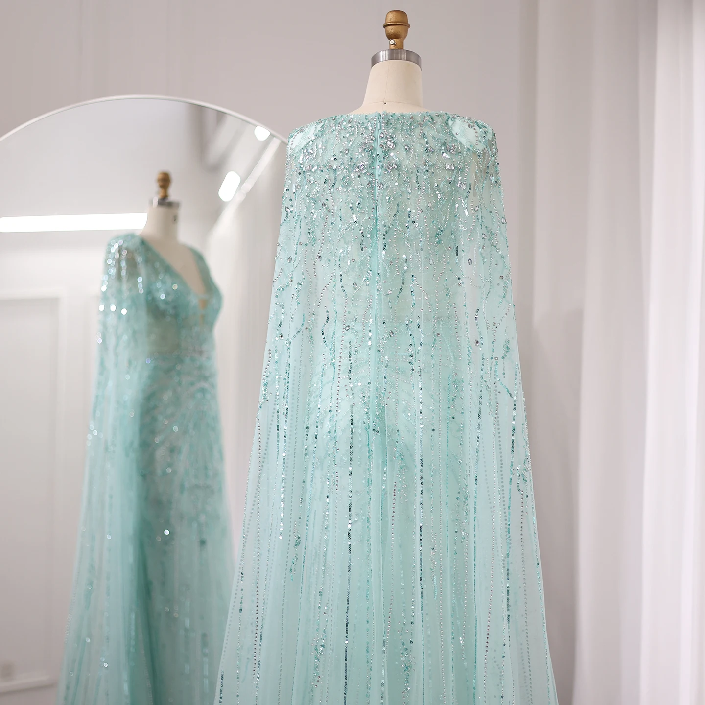 Sharon Said Luxuriöses Dubai Silbergraues Meerjungfrauen-Abendkleid mit Cape, V-Ausschnitt, Türkis, Arabian Nights Ballkleid SS397, Maßanfertigung – Detail 17