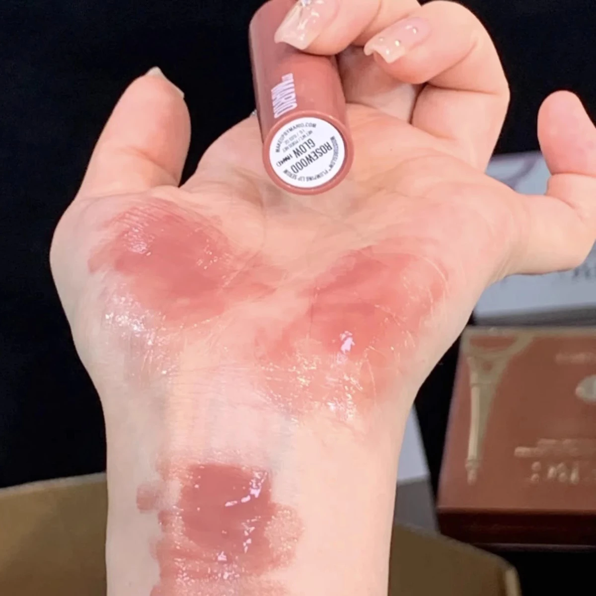 Opgeheven lipmake-upset 0,9 g Rich Mauve Ultra Sculpting Lipliner Pencil en 1 g Palissander Glow Lip Serum Balsem Voller uitziende schoonheid