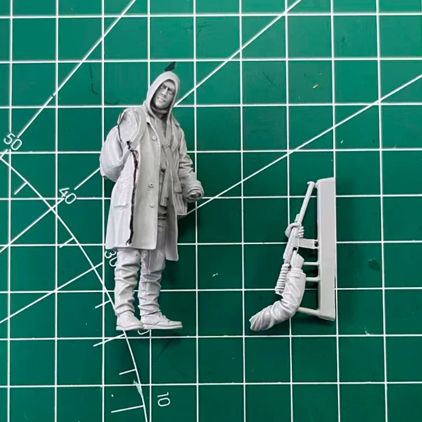 1/35 Scale Resin Figure Assembly Model Kit Stealth Hobby Garage Kit Small Sculpture Soldier Unassembled and Unpainted DIY Toy