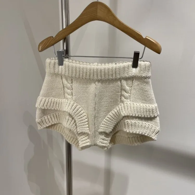 

American Retro Knitted Shorts for Women Autumn Winter New Thicked Warm Short Pants Y2k High Waist Slim Fit Black Shorts