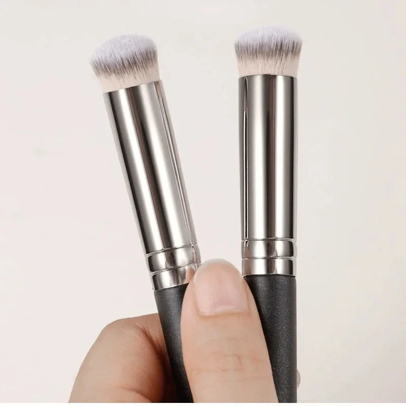 Pinceau correcteur de fond de teint, pinceaux de fard à joues de contour de qualité supérieure, pinceau de maquillage pour le visage Dense et impeccable sous les yeux pour mélanger