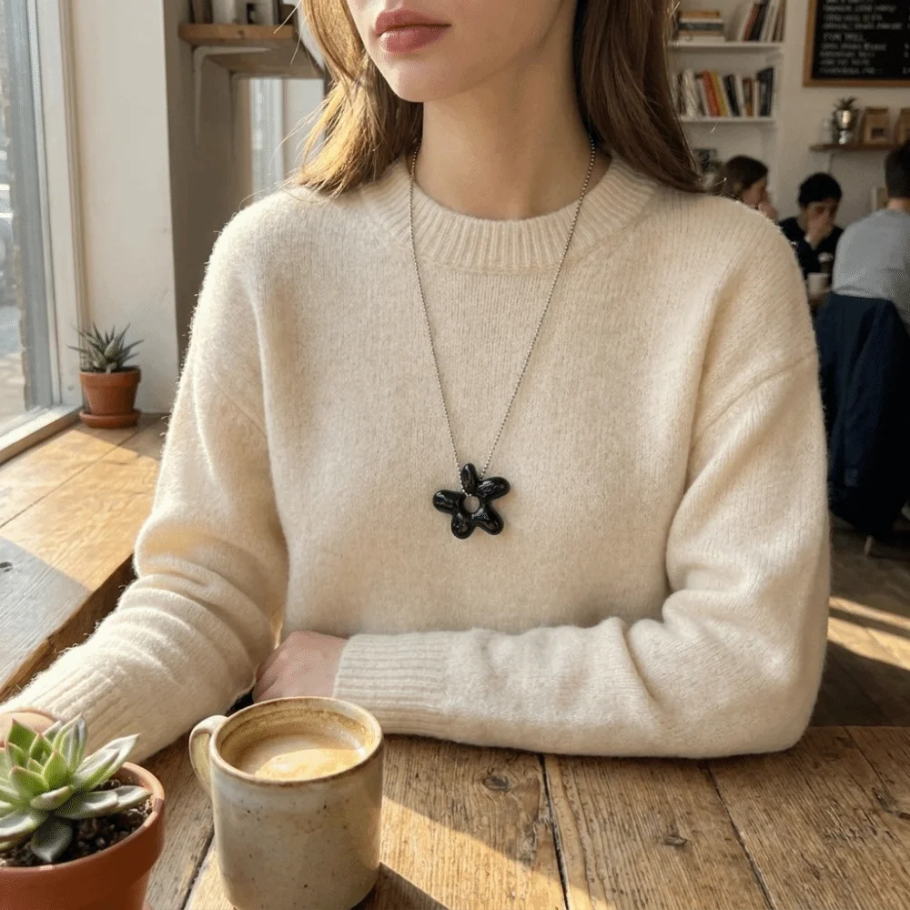 Fashion Sweet Petal Pendant Necklace Resin Petal Pattern Beaded Chain Necklace Solid Color Versatile Sweater Necklace Daily Wear