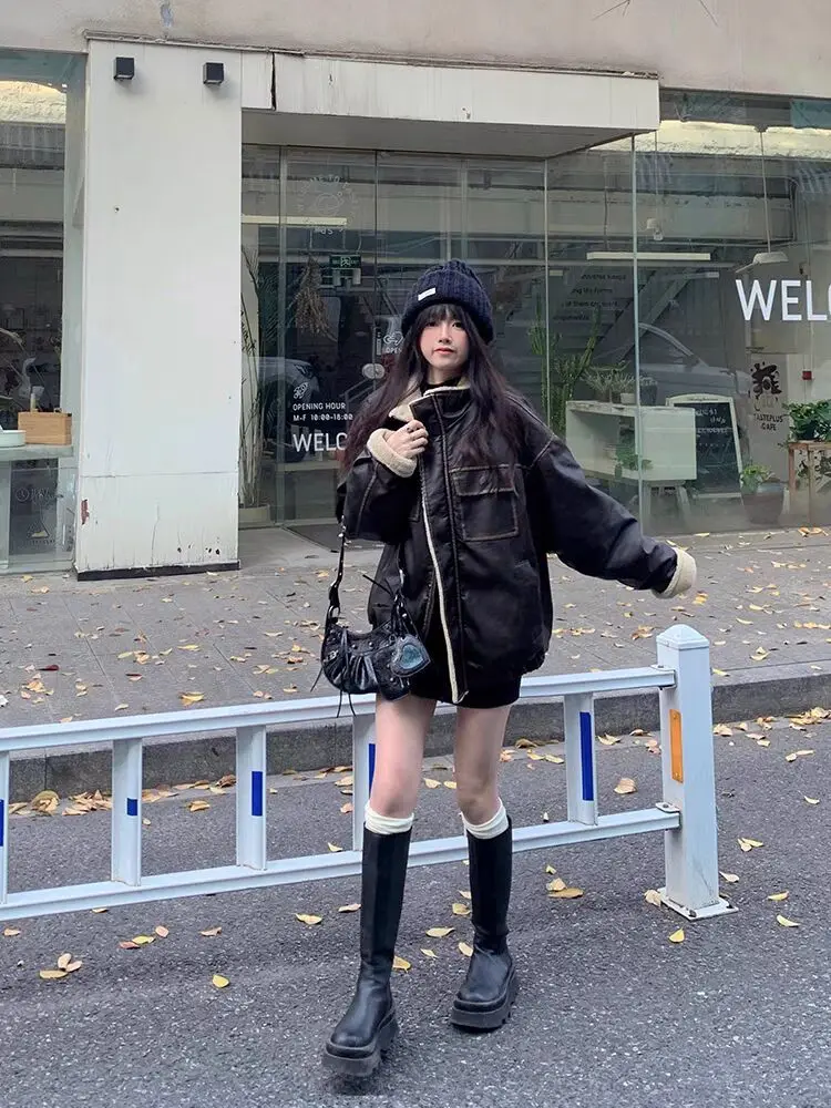 

Lamb Wool Jacket Beige Woman Air Layer Technology Breathable Material Ventilation System Summer Comfort Light Weight Cool Ladies