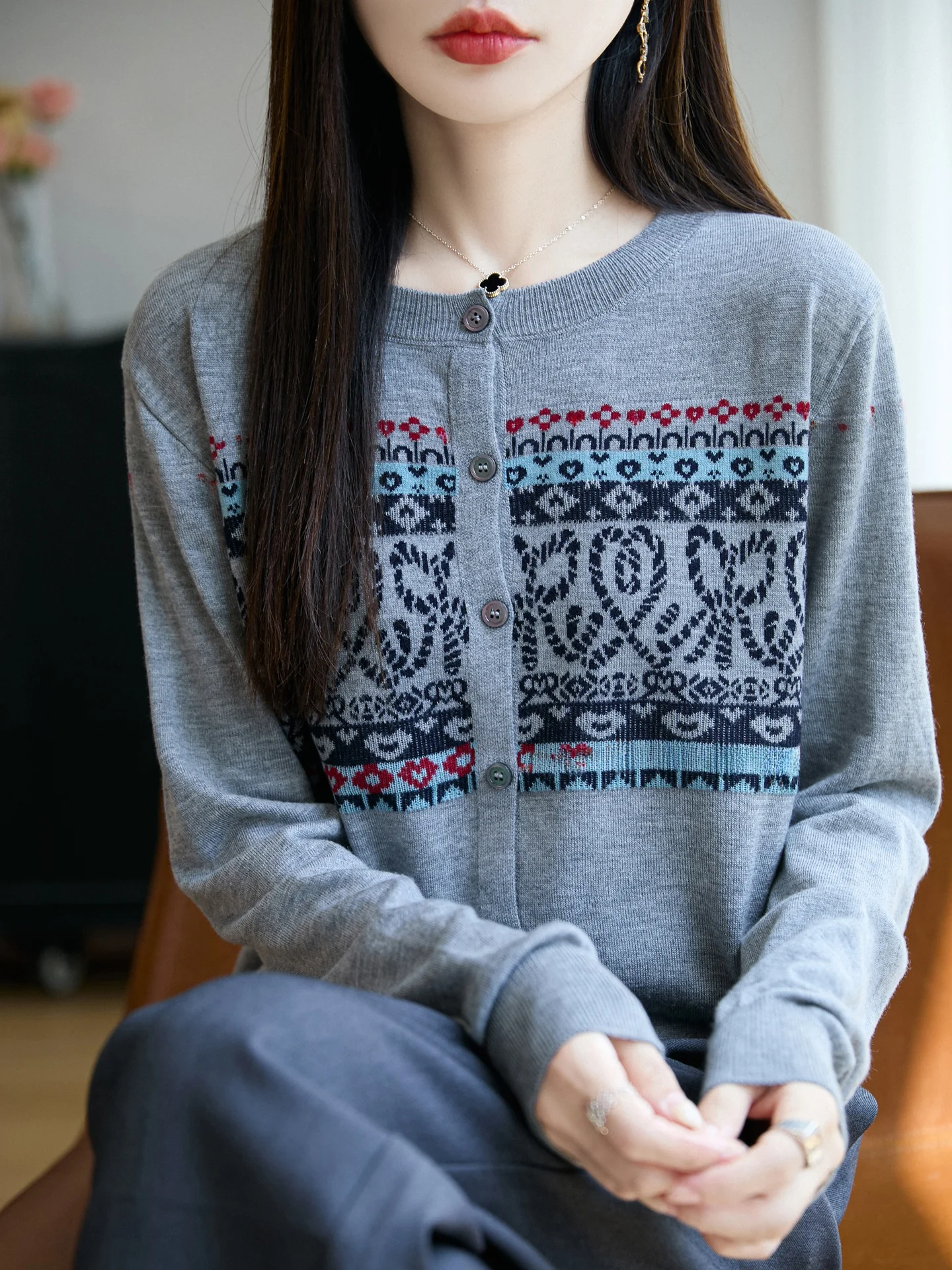 

Autumn 2025 Women's Long Sve round Ne Single Button Knitted Sweater Cardigan Versatile Outerwear Soft Loose Fit Daily Wear