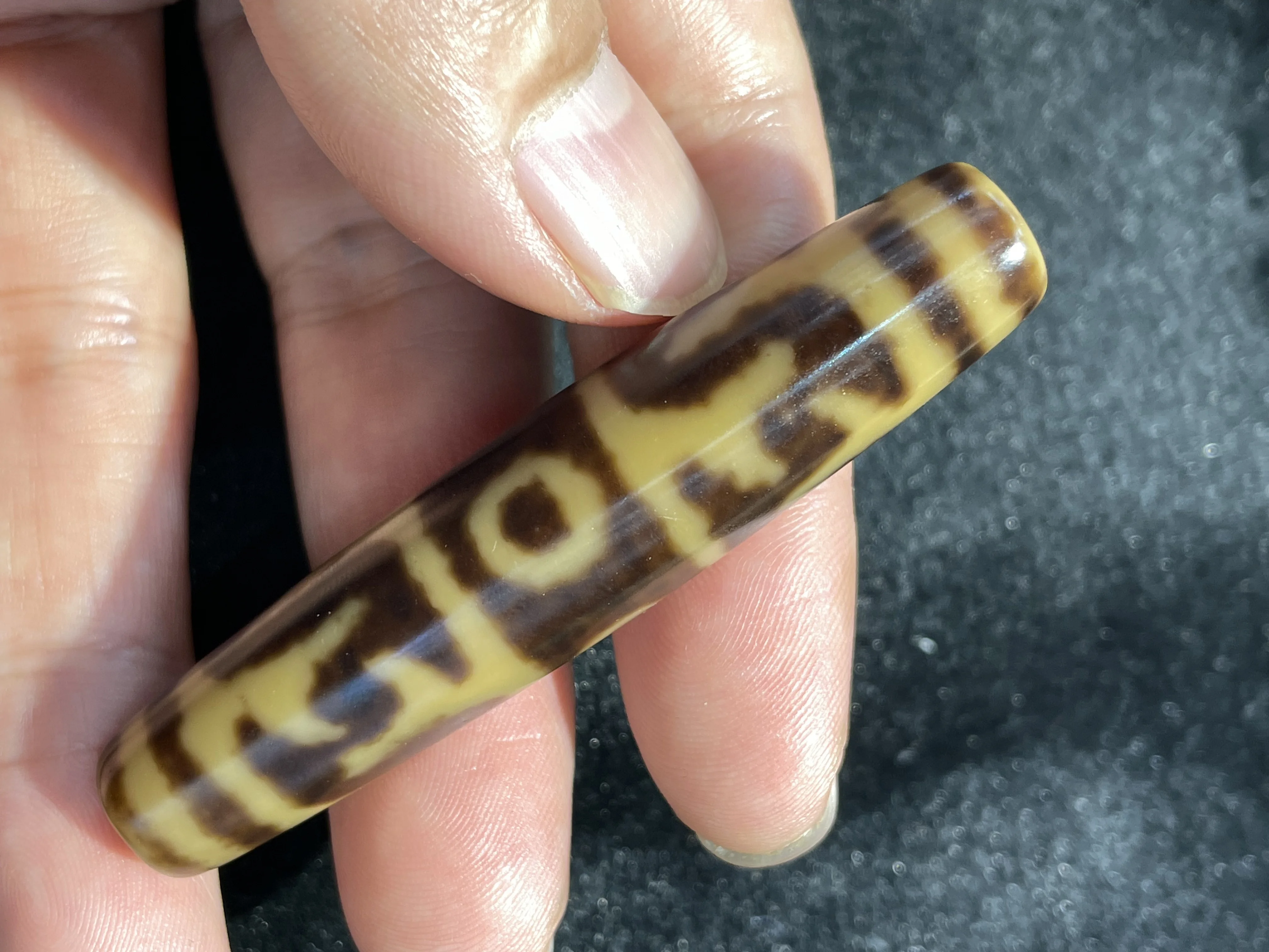 Energy Magic Tibetan Old Agate Ivory Color 3 Eyed Lianshifaqi Lotus Master Long dZi Bead Totem Amulet Pendant Jewelry Gemstone