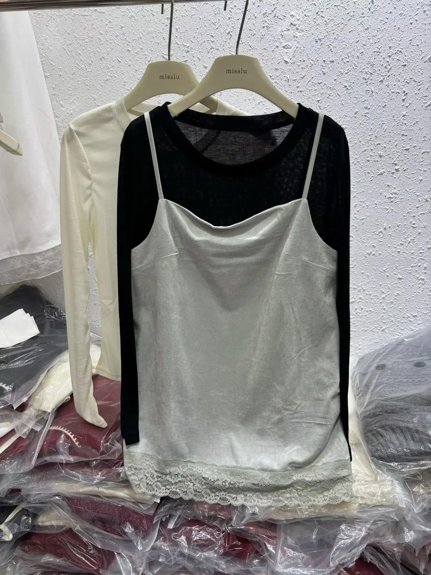 

Весна 2024, корейская свободная посадка, круглая женская повседневная универсальная майка Ne Svel, модная повседневная одежда для девочек-подростков