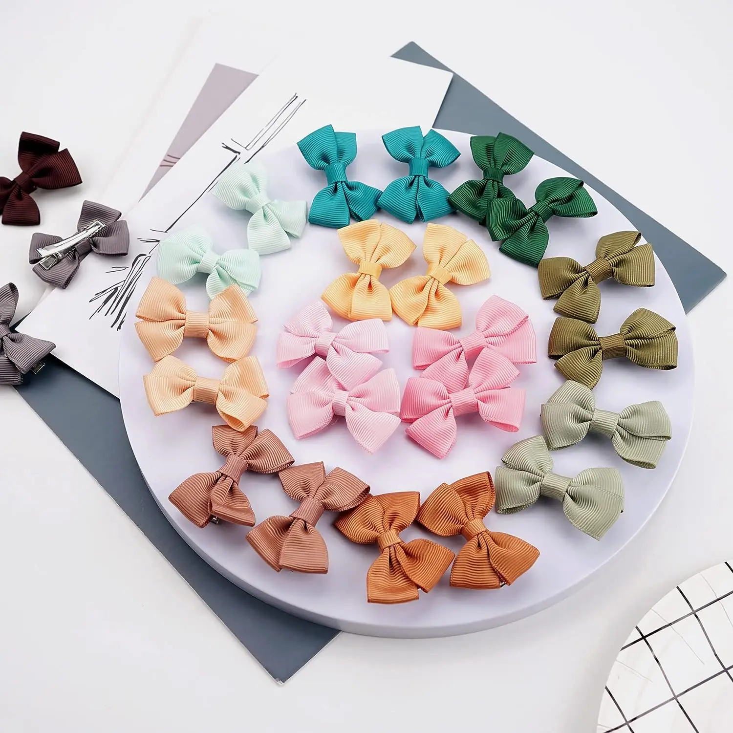 20/30/40Pieces Baby Hair Clips 2 inches Hair Bows alligator Clips for Infant and Baby Girls 40 Colors in Pairs