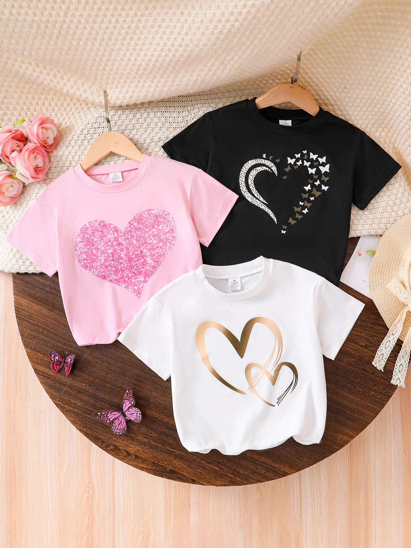 

A 3-piece set of 2025 summer fashion girls' cool and breathable heart-shaped pattern printed T-shirts