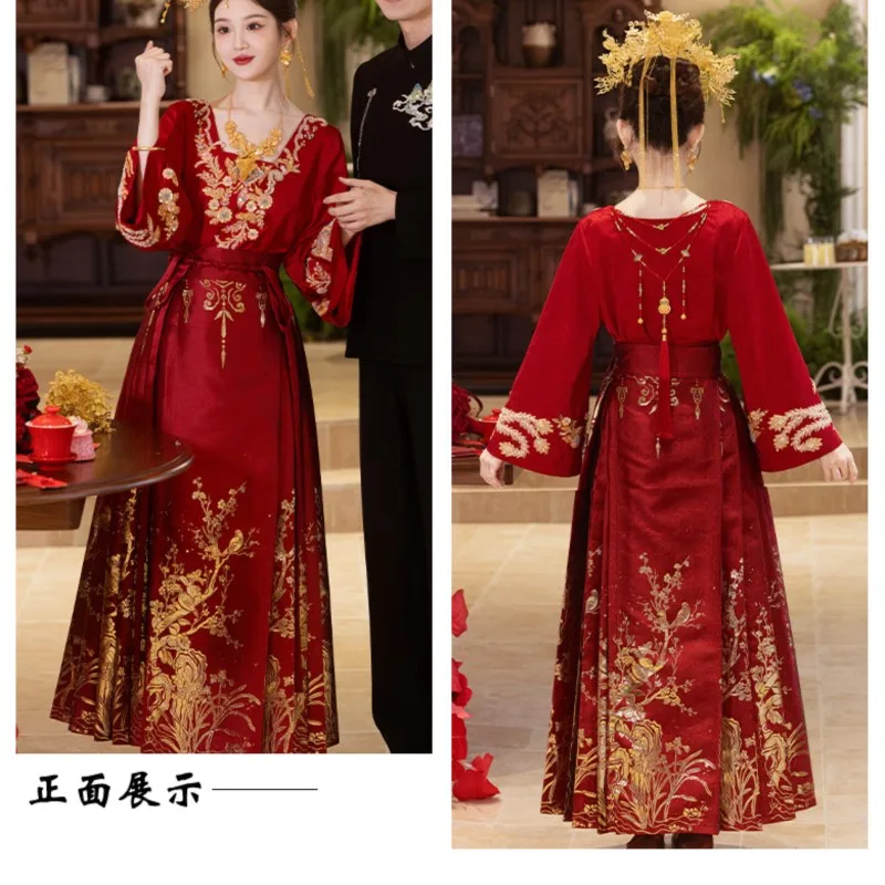 The new dress set is suitable for men to wear daily and fashionable toasting