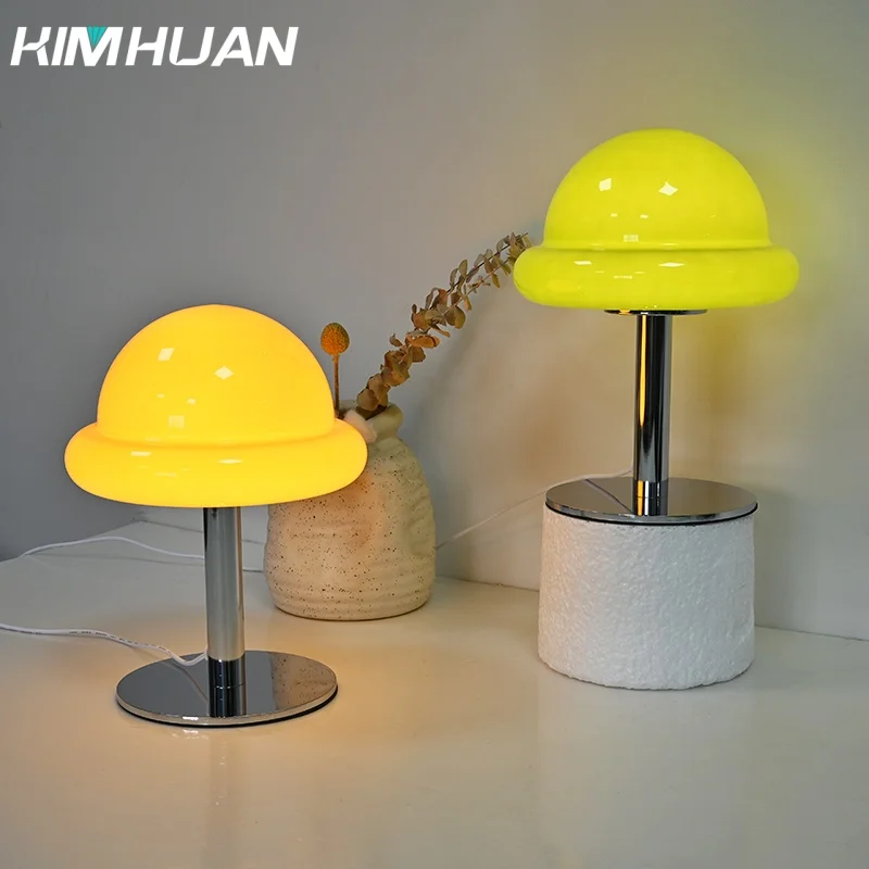 Postmoderne minimalistische Mid-Century Nachtlicht Desktop kleine Tischlampe Schlafzimmer dekorative Tischlampe Original Design Glaslampe