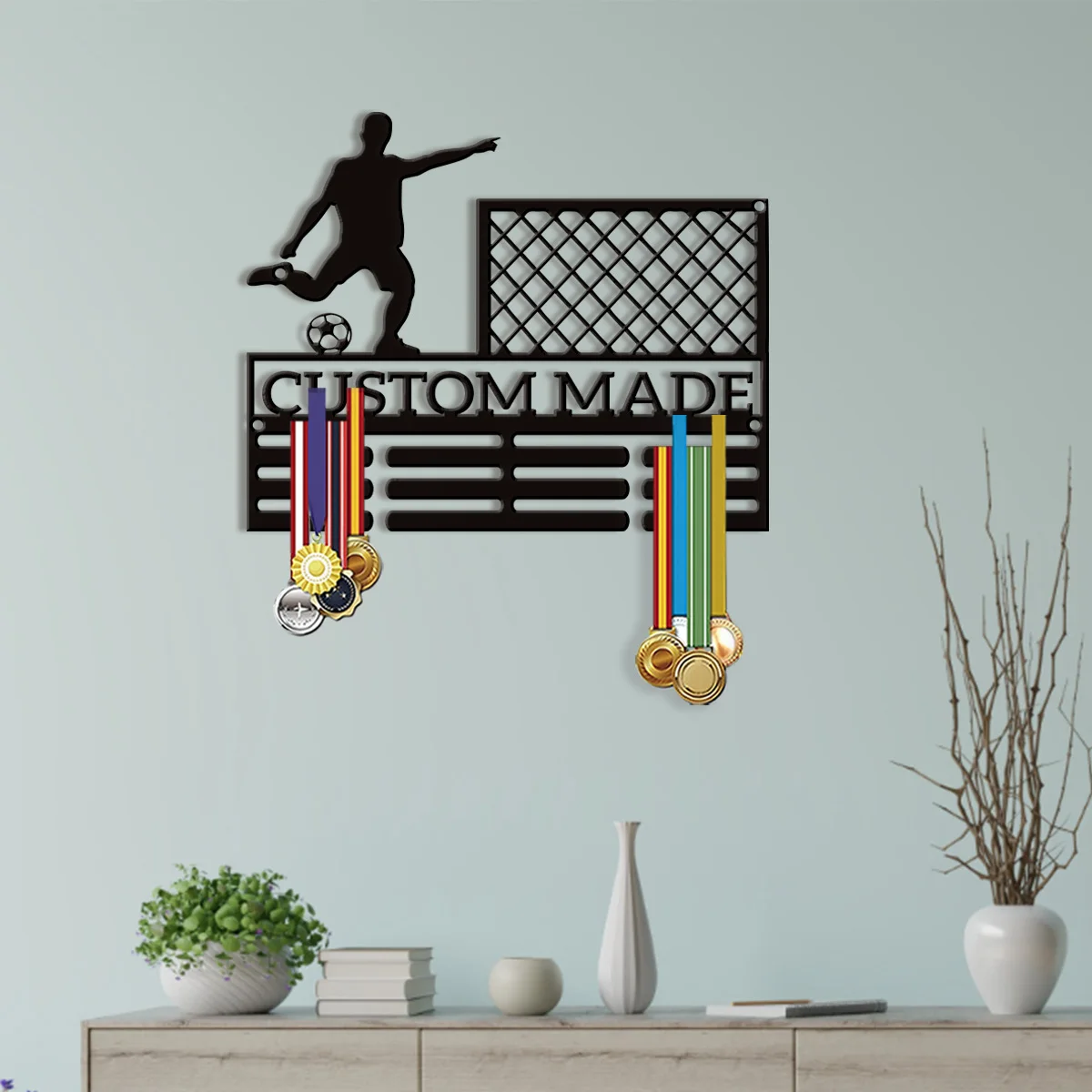 1 pieza de expositor de medallas personalizado para decoración del hogar, para entusiastas del fútbol, montado en la pared, con capacidad para 50 medallas.