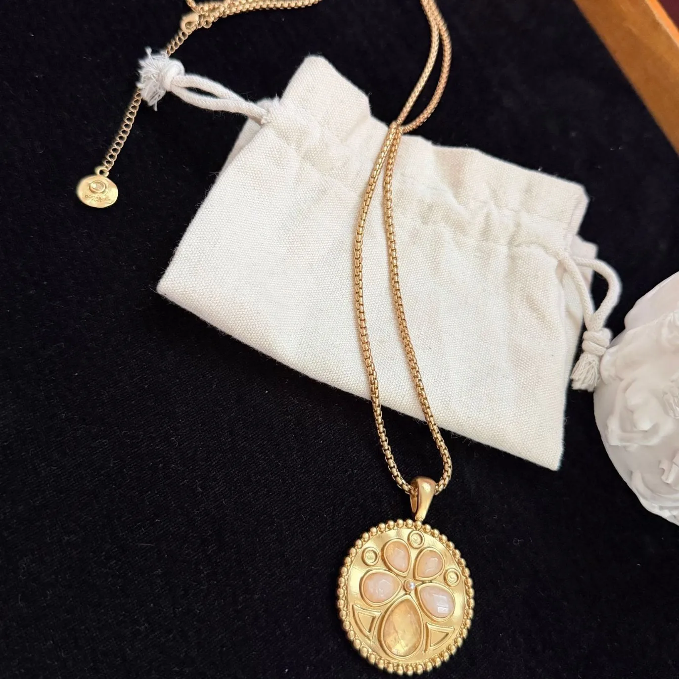 Vintage Gold Medal Necklace Natural Stone Pendant Retro Statement Fashion Jewelry for Women