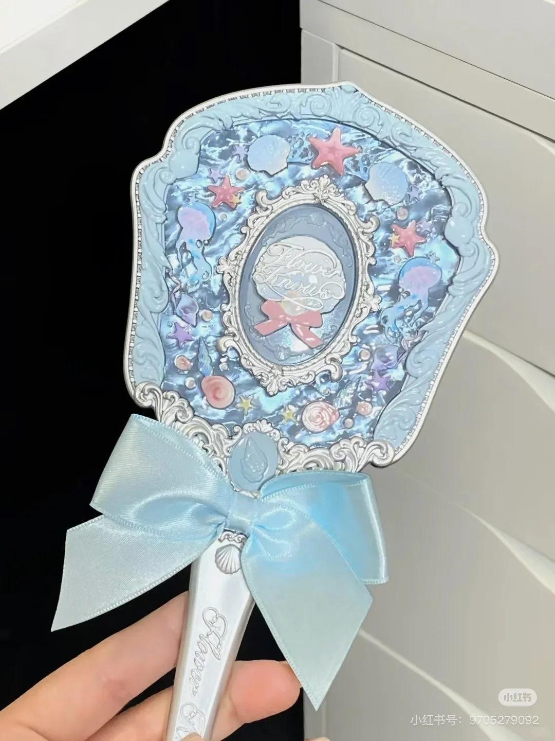 

Flower Know Shell Pearl Collection Cosmetic Mirror Hand Holding Mirror Relief Makeup Tools