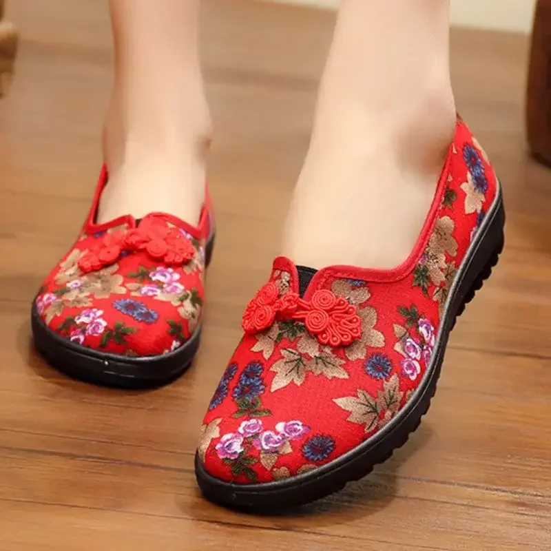 Women\'s Ethnic Embroidered Flats Soft Bottom Non-Slip Middle-aged Flat Mom Shoes Female Old Beijing Cloth Shoes