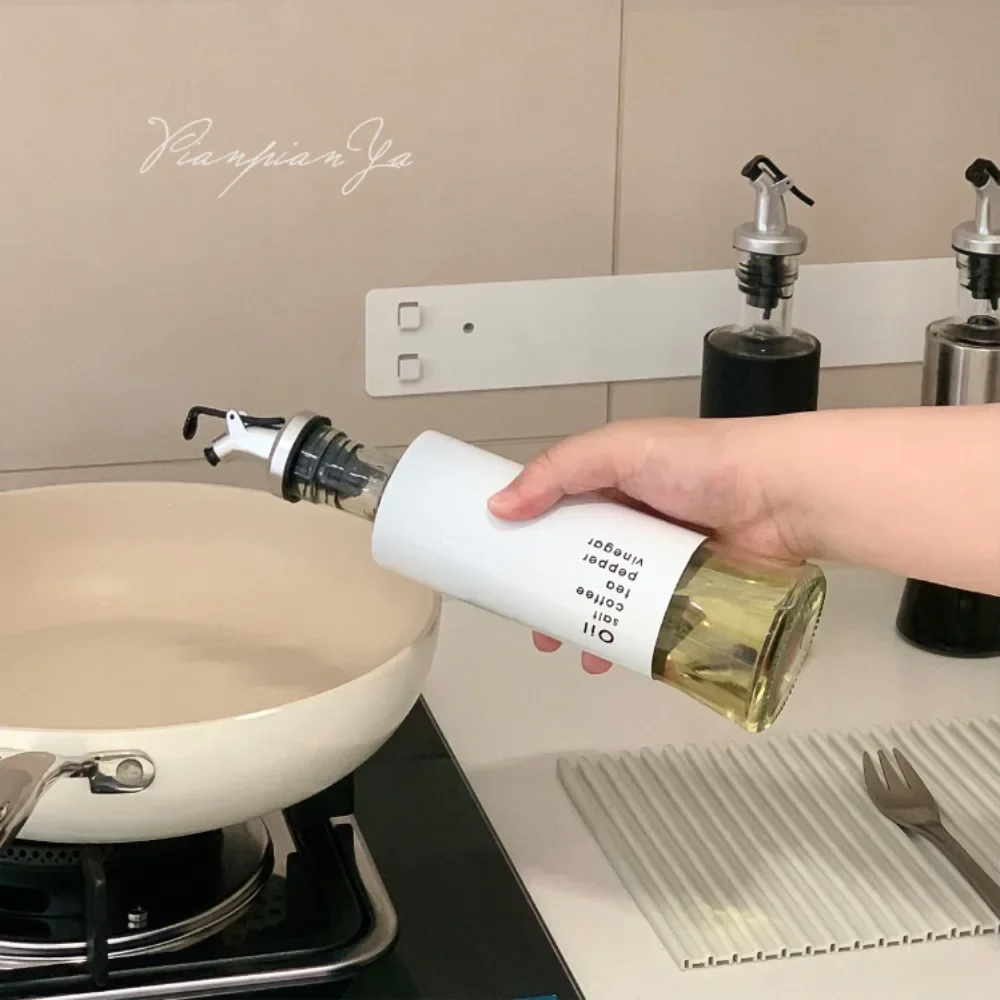 Nordic Kitchen Oil Dispense Stainless Steel Cooking Oil Container Spout Glass Kitchen Liquid Dispenser Bottle Vinegar Pot
